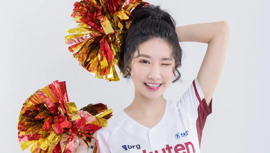 「隱乳女神」揪球迷健走！樂天女孩筠熹放風D級UU　自爆將大解放：「該露的都會露」