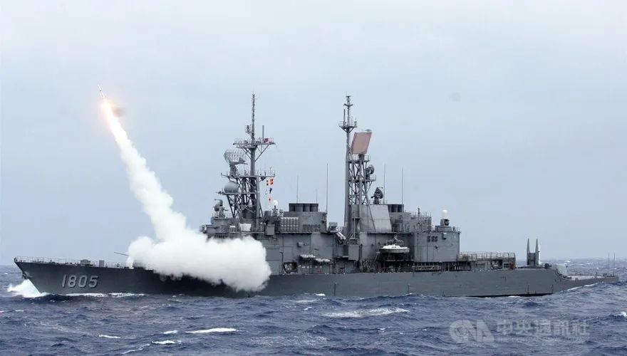 網傳陸廈門艦逼近24浬和我馬公艦互嗆　海軍回應了