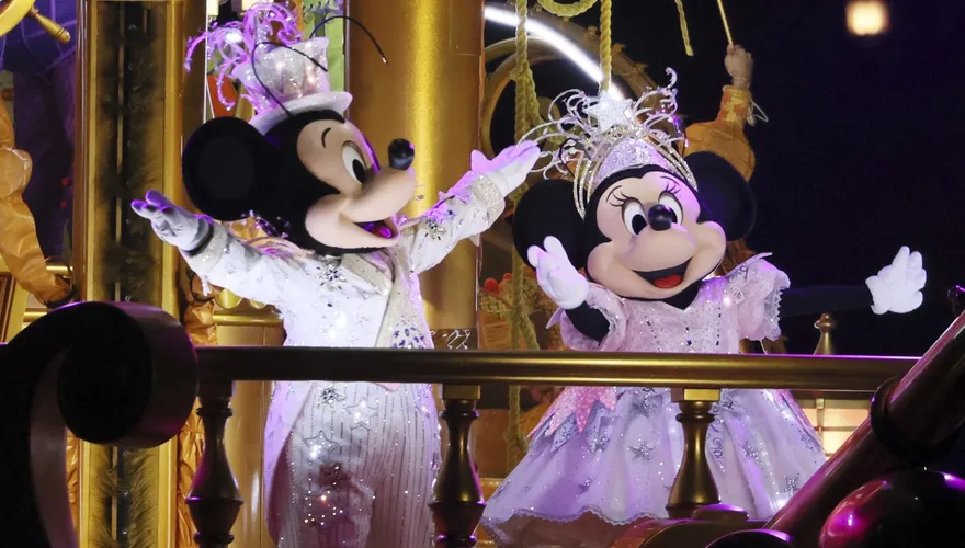 迪士尼股價下跌超過13%！ 計劃將裁員凍招　靠Disney+力拼虧轉盈