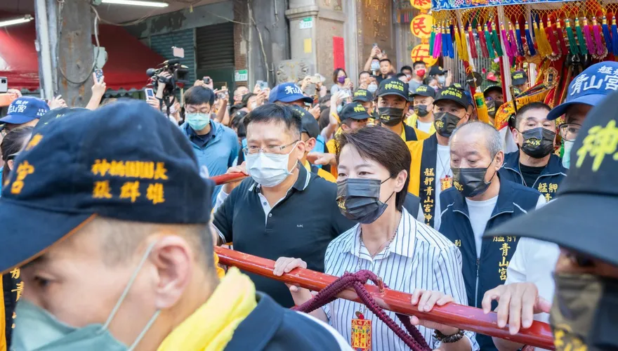 黃珊珊獨挑大梁！青山宮暗訪首日單獨扛轎無其他政要陪同