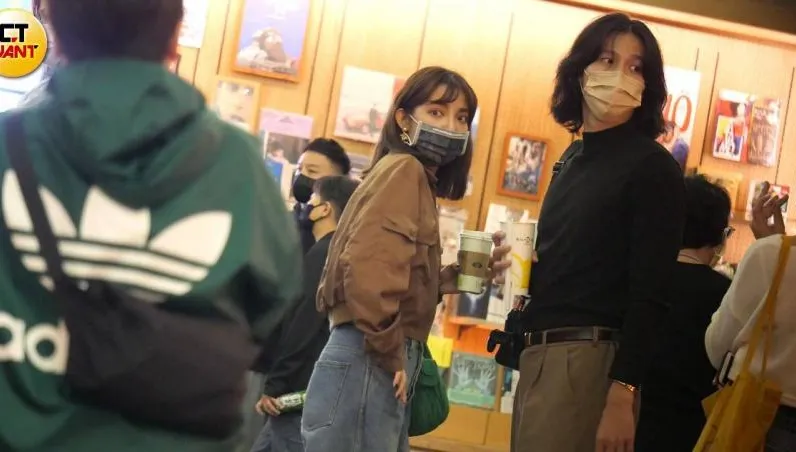 林瑞陽愛子❤柴智屏女兒約會ing！大方給拍：可以直接來問　「全程十指緊扣」甜蜜畫面曝