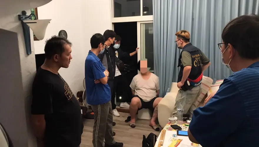 【影】淡水警再破詐團據點！逮34歲主嫌救出1男子