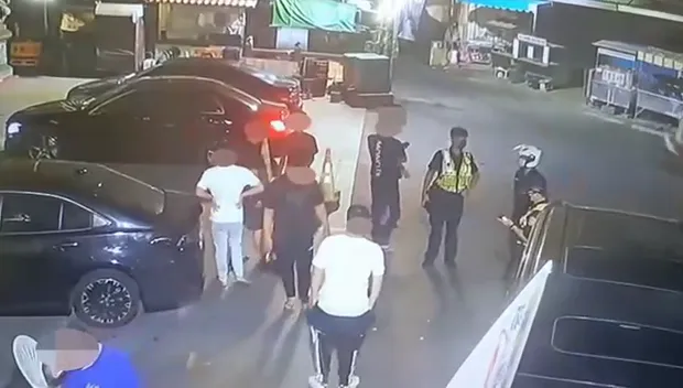 【影】打完人又烙人要跟對方「討回說法」？一通電話讓東港2候選人爆肢體衝突