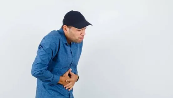 工程師胃痛只吃止痛藥拖到「胃出血」！醫一看：幽門螺旋桿菌害的