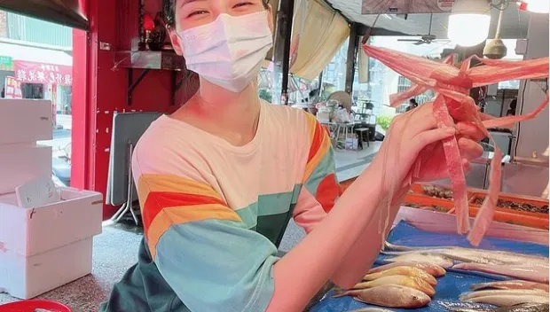 最美魚販遭爆下海撈20萬～怒告AV導演圤智雨「黑白講」　結果出爐.....
