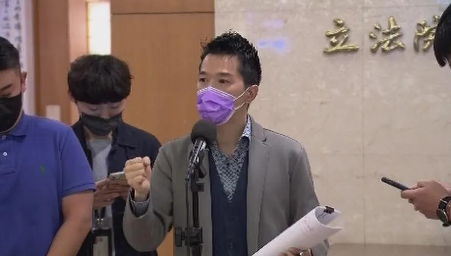 何志偉爆高虹安男友兩周前「坐桶子」出國！？　高競辦發言人否認：前幾天還看到他