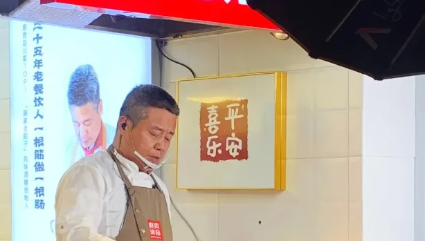 餐飲大亨「負債2億」直播烤香腸還債「衝熱搜第一」：希望再渺茫也要試