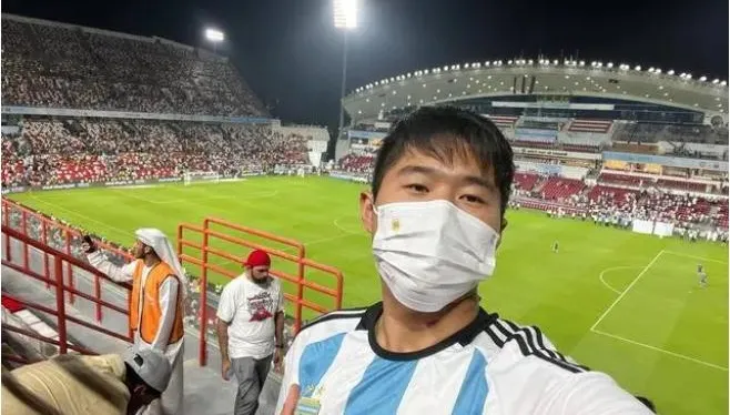 超熱血！為見證「梅西世足賽最後一戰」　24歲粉絲裸辭「騎車2000公里」抵卡達