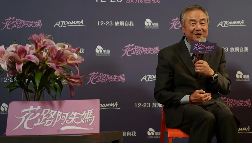 金馬59/曾是IU、李敏鎬「國民爸爸」！鄭東煥笑揭拍《花路阿朱媽》語言不通「都在比手畫腳」