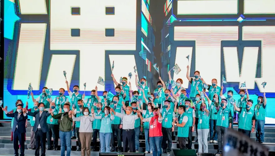 「麥克風千金重擔拿不起來」！吳子嘉曝「這縣市」選戰：民進黨手腳都軟了