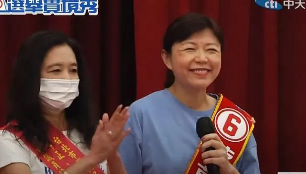 【影】最強分身！蔣萬安夫人獲如雷掌聲　招牌甜笑「1句話」感動她