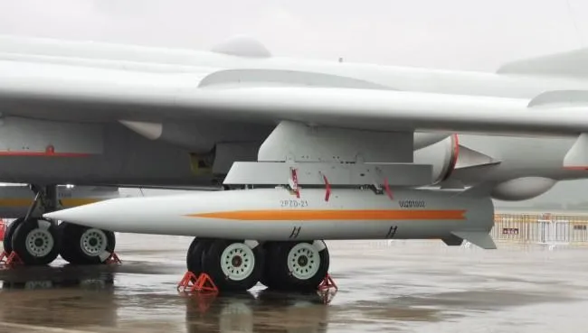 轟-6K掛神秘飛彈引注目　陸媒曝飛彈戰力「攻擊力破表」