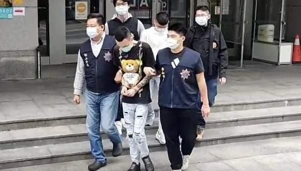 竹聯幫信堂大哥組販毒集團　警扣2800包毒咖啡還有「禰豆子」包裝