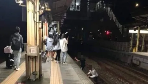 跳下月台玩耍遭批「不要拿生命開玩笑！」屁孩身分曝光…這下慘了