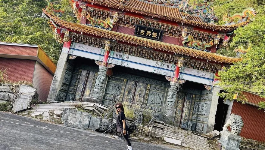 台版比薩斜塔！「嘉義振興宮」受八八風災重創　傾斜30度↑成隱藏景點