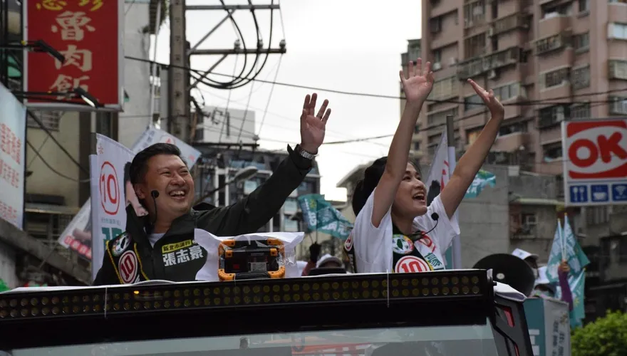 掃街完見老婆親筆信！新北議員候選人張志豪因這件事道歉了