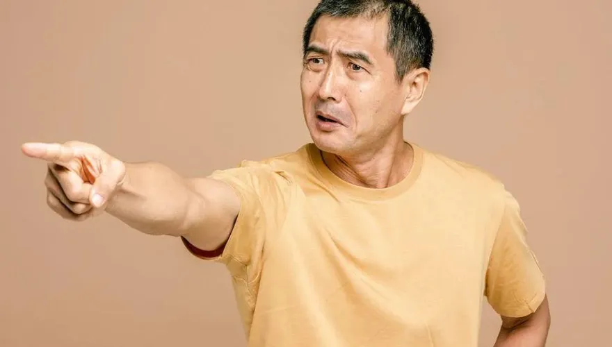 3生肖男性「嫉妒心最強」！屬雞自視甚高、屬蛇瘋狂腦補「一發不可收拾」