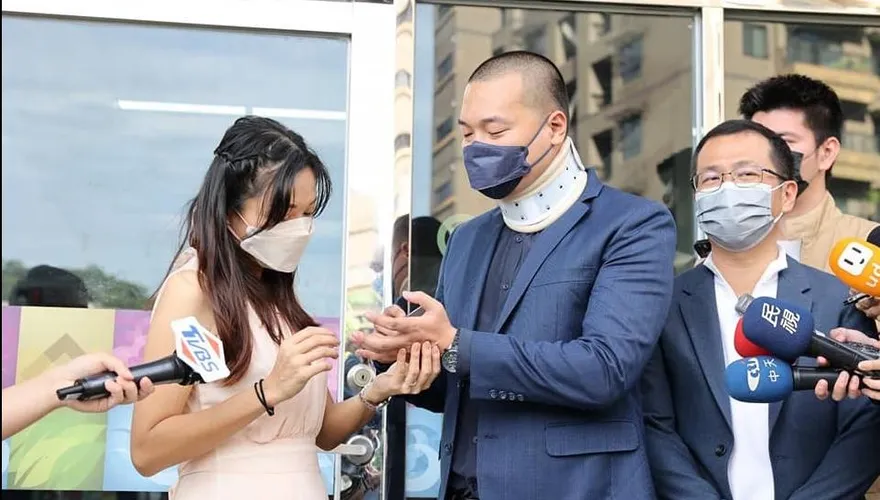 選舉選到登記結婚！楊植斗新娘曝光　蔣萬安太太竟帶鏟子趕到