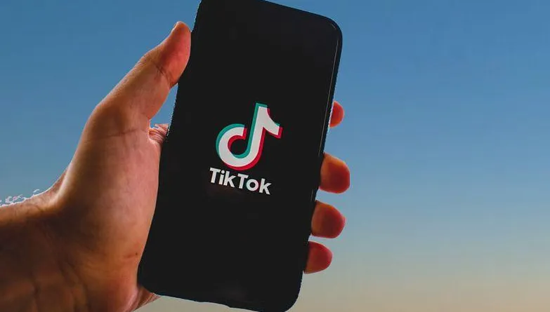 TikTok新款AI濾鏡讓人換「超模臉」　衝擊美貌迷思
