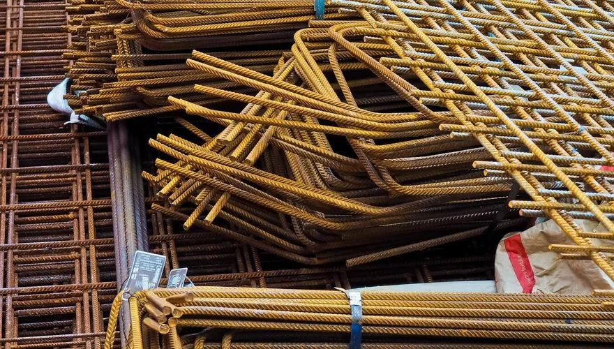 跌跤鋼筋「刺臉穿骨」險插大腦！驚悚照曝光　差幾cm就從人生登出了