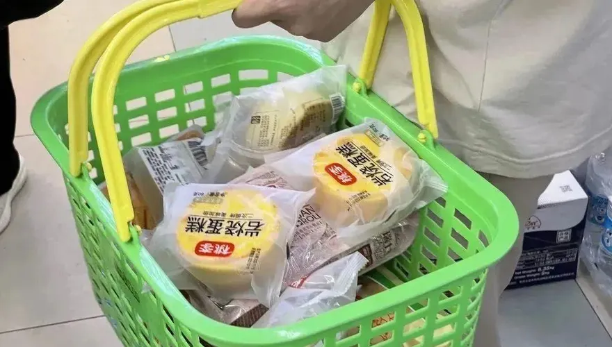 賺到啦！陸學生在超市結帳突被告知「全部免單」　原因出爐...友狂讚：好貼心