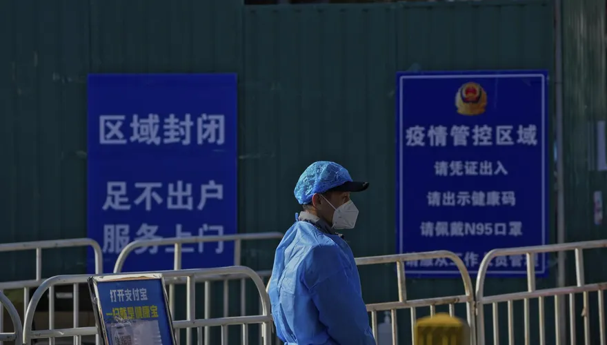 【影】廣州疫情還在燒！封控抗爭頻傳　公安局：將打擊暴力反抗行為