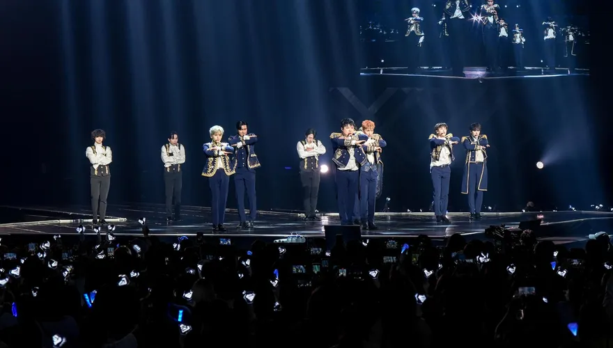 Super Junior粉絲台下暈倒送醫  始源濕毛巾緊急搶救