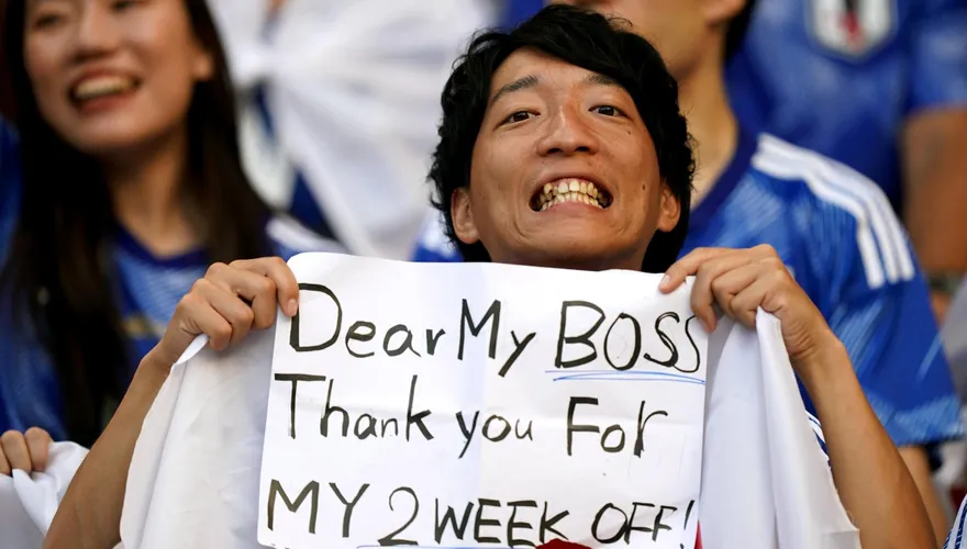 世足賽/日本球迷舉標語謝公司准假　FIFA幫分享釣出老闆本尊回應