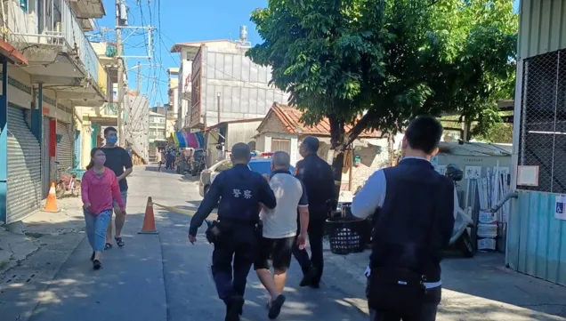 全台首起！高雄男怒嗆「看不懂公投內容」　下秒把票撕了…遭警火速逮捕