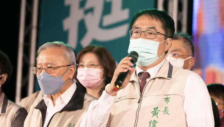 快訊/黃偉哲自行宣布當選台南市長「感謝同為競選夥伴的謝龍介議員」