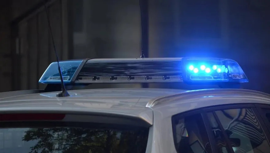 南警威力掃蕩！汽旅救出遭債主控制男子　緝捕槍毒通緝犯