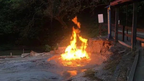 水火同源高雄版！新養女湖泥火山噴發奇景…網大讚「好帥」