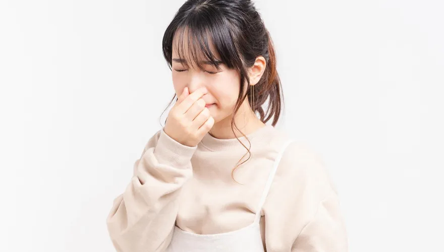 身體散發「鹹魚味」超嚇人！香水、止汗劑恐致癌？醫警這4種人別用