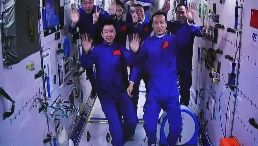 太空會師！神舟15號發射成功順利對接天宮　兩太空人乘組上演「宇宙級同框」