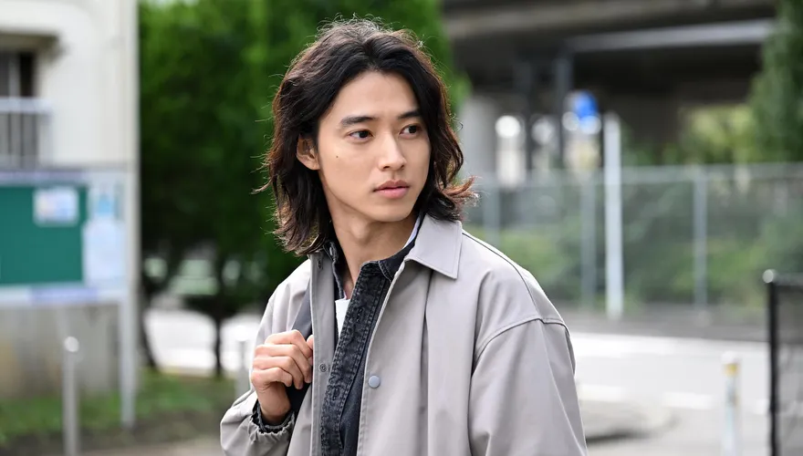 山崎賢人工作大爆滿！與藤木直人、松下洸平「私約海釣」　親曝明年最想「做這事」
