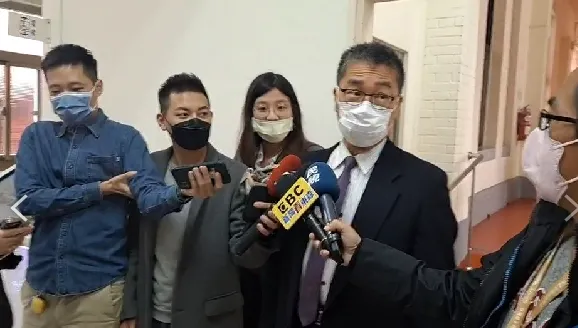 快訊/辦公室打包清空辭意甚堅？　徐國勇大笑：私人東西當然要帶回家