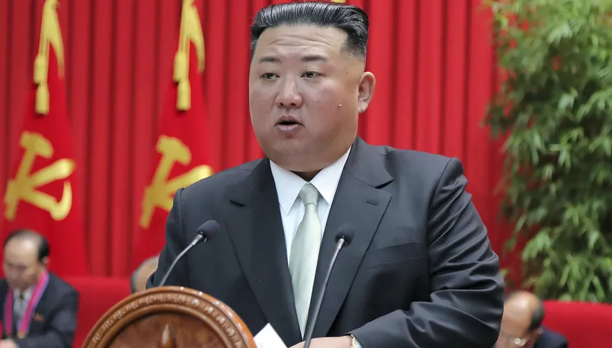 北韓飛行員駕戰機反制美韓軍演！金正恩於空軍紀念日公開表揚