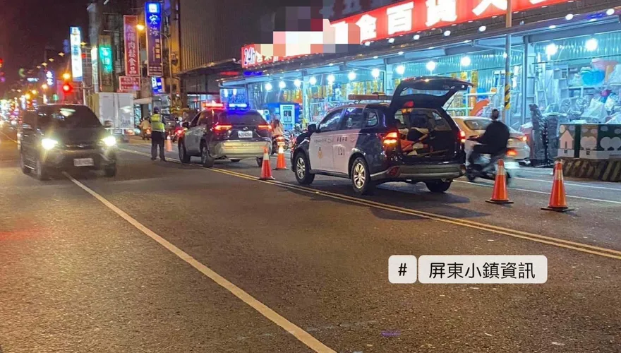 【影】出事瞬間影片曝！屏東7旬翁過馬路接連遭2車撞擊　當場身亡