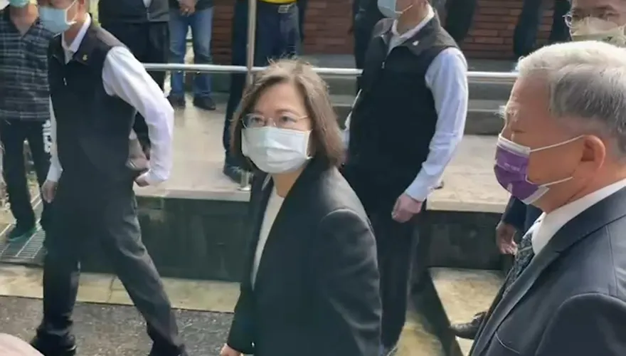 【影】快訊/鄭文燦台大碩士學位遭撤銷！蔡英文這舉動讓媒體都傻眼