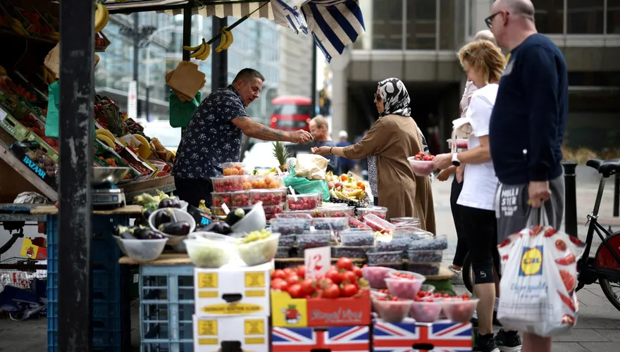英媒：通膨41年來最高！英國人哭訴「吃寵物食品」、用蠟燭加熱食物