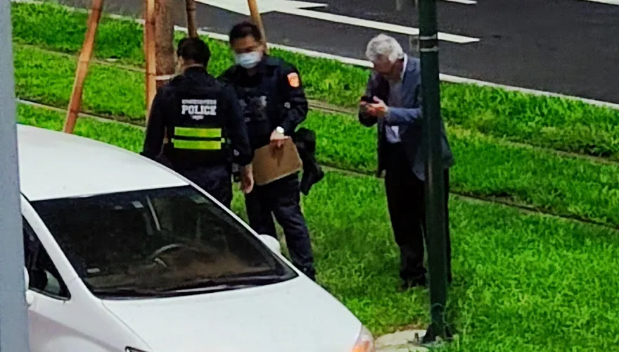又被硬上！高雄再發生三寶駕駛闖輕軌軌道事件