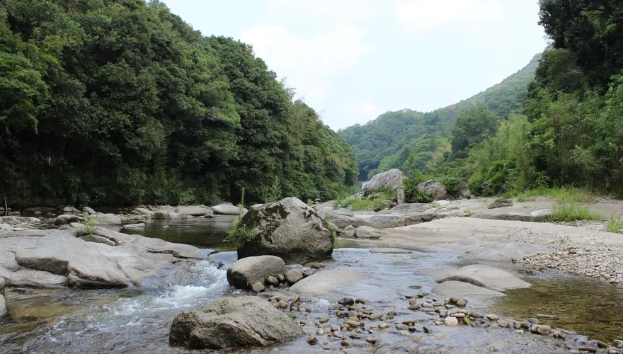 野溪泡湯遭溪水沖走失蹤　28天後釣客意外發現遺體