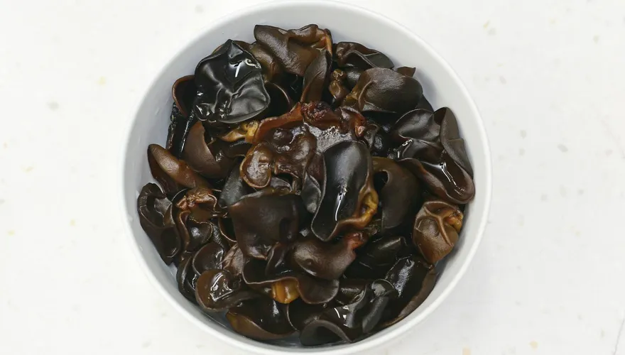 吃炒粿條、河粉後疑染「米酵菌酸」致死？　黑木耳泡太久恐有相同劇毒