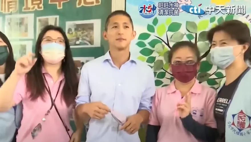 【影】吳怡農遲到羅生門！「我記得是9點」媒體枯等1小時　農辦被酸爆