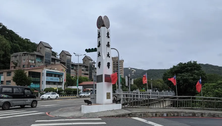 快訊/東吳大學「22歲男大生墜樓」！當場「失去生命跡象」送醫急救中