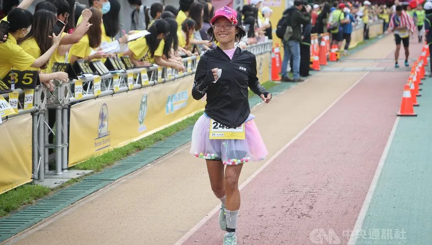 東吳國際超級馬拉松 林冠汝破全國紀錄
