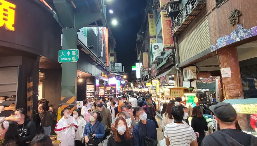 士林夜市盛況再現！2張圖見真章「假日擠爆」　網驚：被人流推著走