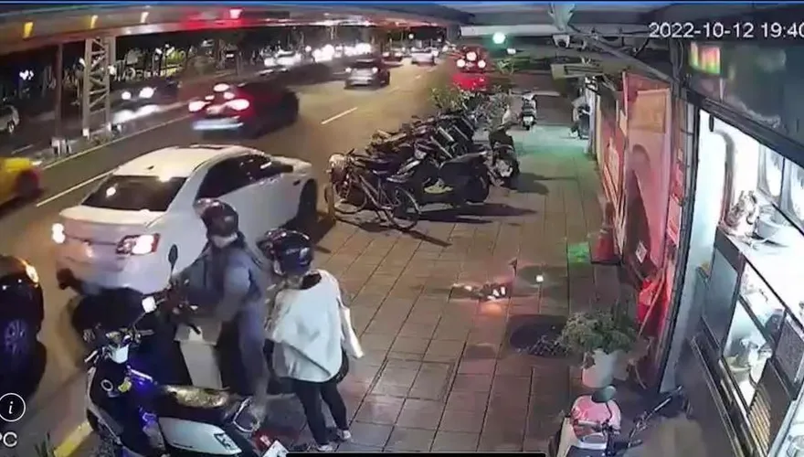 【影】車遭撞擔心對方不賠　男竟去醫院假驗傷提告　警方無意間一個動作戳破他