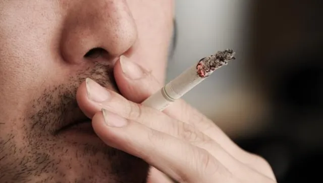 中年男菸酒不離手！竟接連罹患頭頸癌　醫籲定期篩檢：出現這2症狀已是晚期
