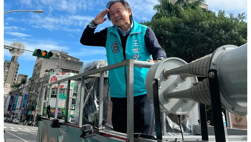萬年院長賴著不走！王世堅再點名蘇貞昌：好好看看2018的賴清德